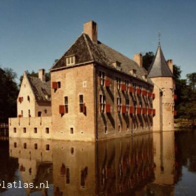 <a title='Bekijk details Het Oude Loo' href='https://kasteelatlas.nl/kasteel/het-oude-loo'>Het Oude Loo</a>