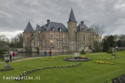 Zicht op het kasteel vanuit de oranjerie. Foto's zijn gemaakt i.v.m. afronding eerste fase van nieuwe parkaanleg. Fotocollectie Rijksdienst voor het Cultureel Erfgoed (518.307)
