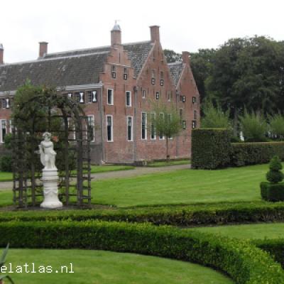 <a title='Bekijk details Menkemaborg' href='https://kasteelatlas.nl/kasteel/menkemaborg'>Menkemaborg</a>