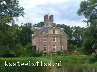 Zicht op het mooie huis Oldenaller over de voorliggende vijver. kasteel Oldenaller.