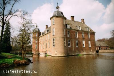Kasteel Slangenburg is een waterburcht nabij de St. Willibrordsabdij vlakbij Doetinchem en stamt voor het grootste gedeelte uit de 17e eeuw. Het kasteel is nu een gastenverblijf. Mensen vinden hier stilte, rust en bezinning. Het kasteel valt onder de Nationale Monumentenorganisatie.